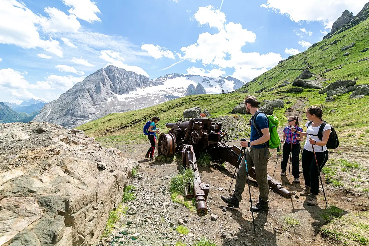 Trekking sui luoghi della Grande Guerra Foto: Consorzio Turistico Marmolada Marmolada da scoprire tra borghi ''dog'', storia e sport in quota