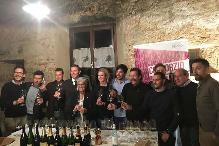 Un momento della degustazione Montagne spumeggianti (Trent'anni di Vignaioli Trentini Singole realtà e un fil rouge, il territorio)