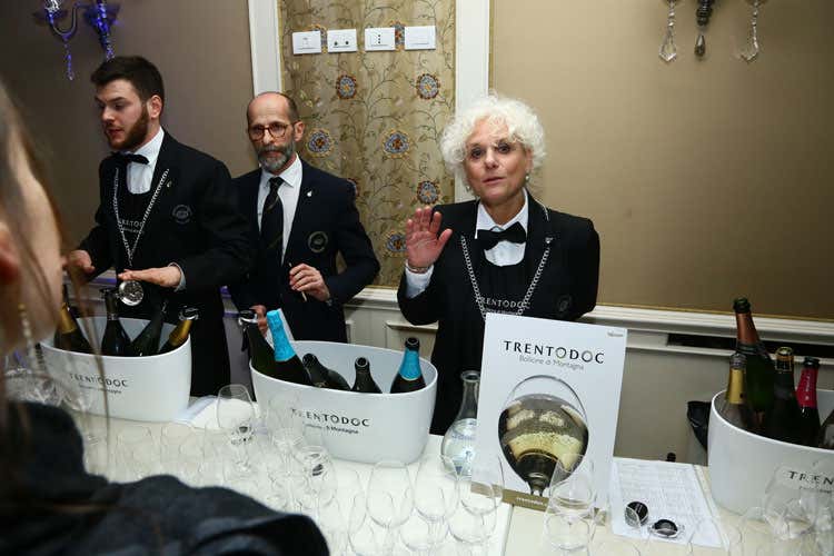 (Trentodoc, 9 milioni di bottiglie nel 2017 Valore totale da 100 milioni di euro, 14%) (Trentodoc, 9 milioni di bottiglie nel 2017 Valore totale da 100 milioni di euro, 14%)
