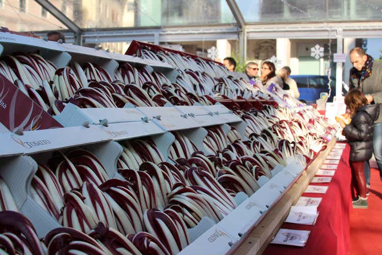 (Treviso celebra il suo radicchio Tre giorni di festa per una meta golosa)