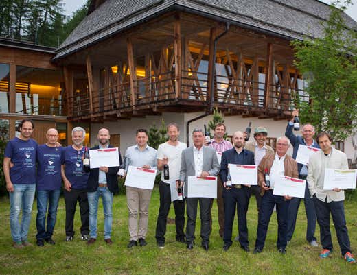 Da sinistra: G&uuml;nther H&ouml;lzl (Pur S&uuml;dtirol, organizzatione), Othmar Kiem (Wineline International, organizzazione), Ulrich Ladurner (Vigilius Mountain Resort), Christian Plannter (Tenuta Waldgries), Florian Unterthiner (Tenuta Ebner), Hayo Loaker (Loacker), Johannes Pfeifer (Pfannenstielhof), Matth&auml;us Partanes (Tenuta Partanes), Andrea Moser (Produttori Caldaro), Gerhard Sanin (Erste + Neue), Franz Gojer (Gl&ouml;gglhof), Othmar Don&agrave; (Cantina Cortaccia), Alessandro Pepe (Enoteca Roscioli)
