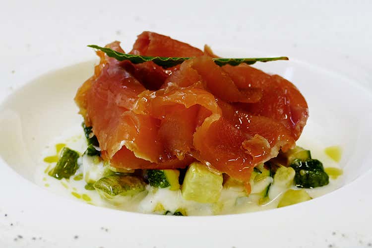 Filetto di trota affumicata su letto di zucchine con crema di bufala - Le trote di Lorenza e Andrea Filetti affumicati, ricetta top secret