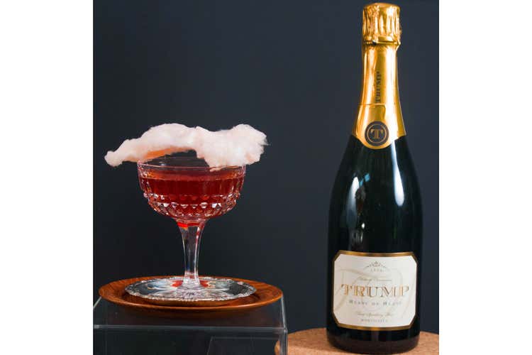 Ora Trump ispira anche i barman Il suo ciuffo nel cocktail di Nick Britsky Ora Trump ispira anche i barman Il suo ciuffo nel cocktail di Nick Britsky