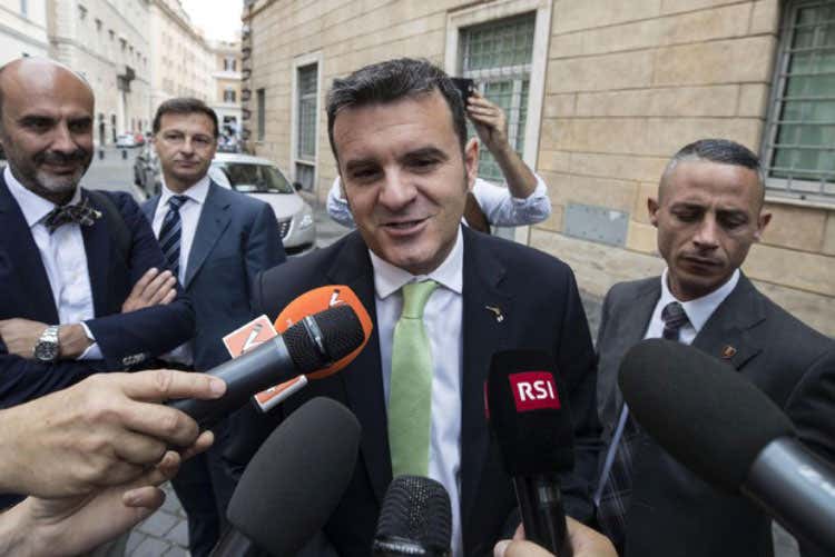 Gian Marco Centinaio (Turismo insieme a Politiche Agricole Centinaio punta sulla formazione specifica)