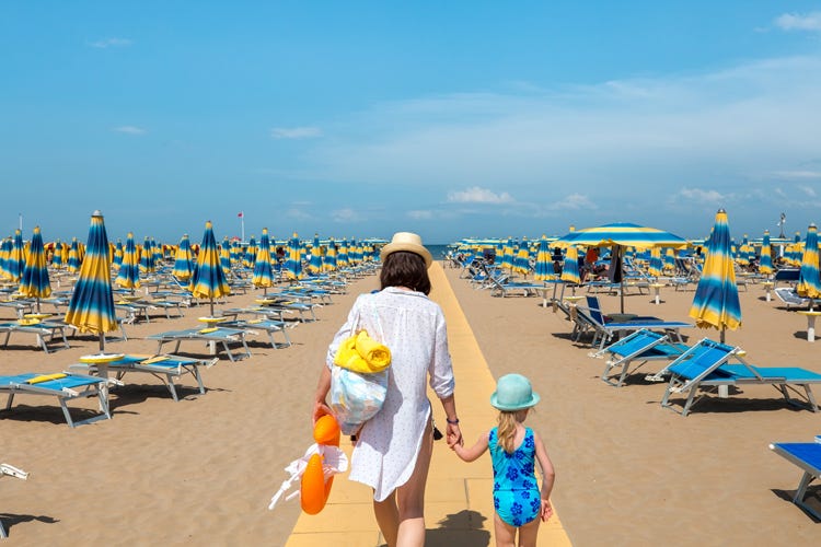 Spiagge più vuote quest'anno sulle coste italiane (Turismo in caloColpa del clima, anche politico)