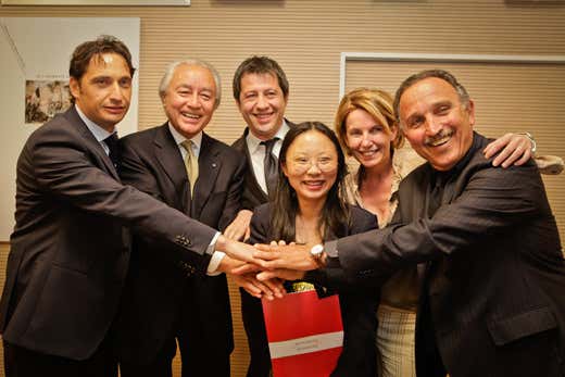 da sinistra: Simone Toppino, Angelo Ou, Alberto Toppino, Lan Pang, Chiara Bramani e Alessandro Di Pietro da sinistra: Simone Toppino, Angelo Ou, Alberto Toppino, Lan Pang, Chiara Bramani e Alessandro Di Pietro