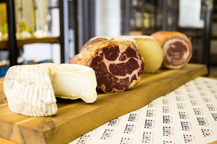 (Tutti i sapori calabresi a Roma Forte apre nel quartiere tiburtino) (Tutti i sapori calabresi a Roma Forte apre nel quartiere tiburtino)