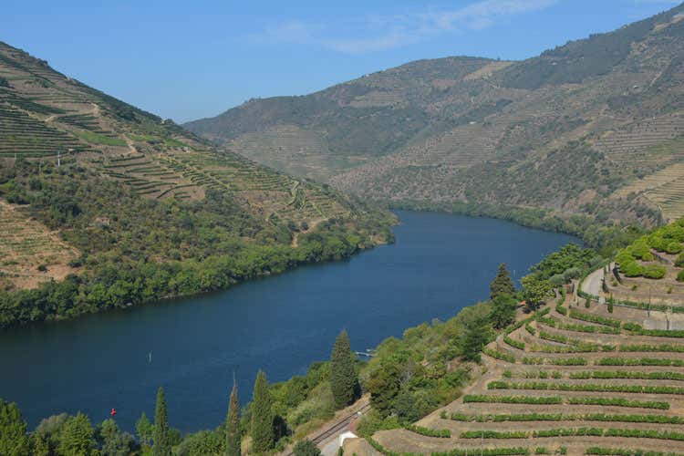 Tutto il fascino del Douro Bianco e rosso portoghese in ascesa Tutto il fascino del Douro Bianco e rosso portoghese in ascesa