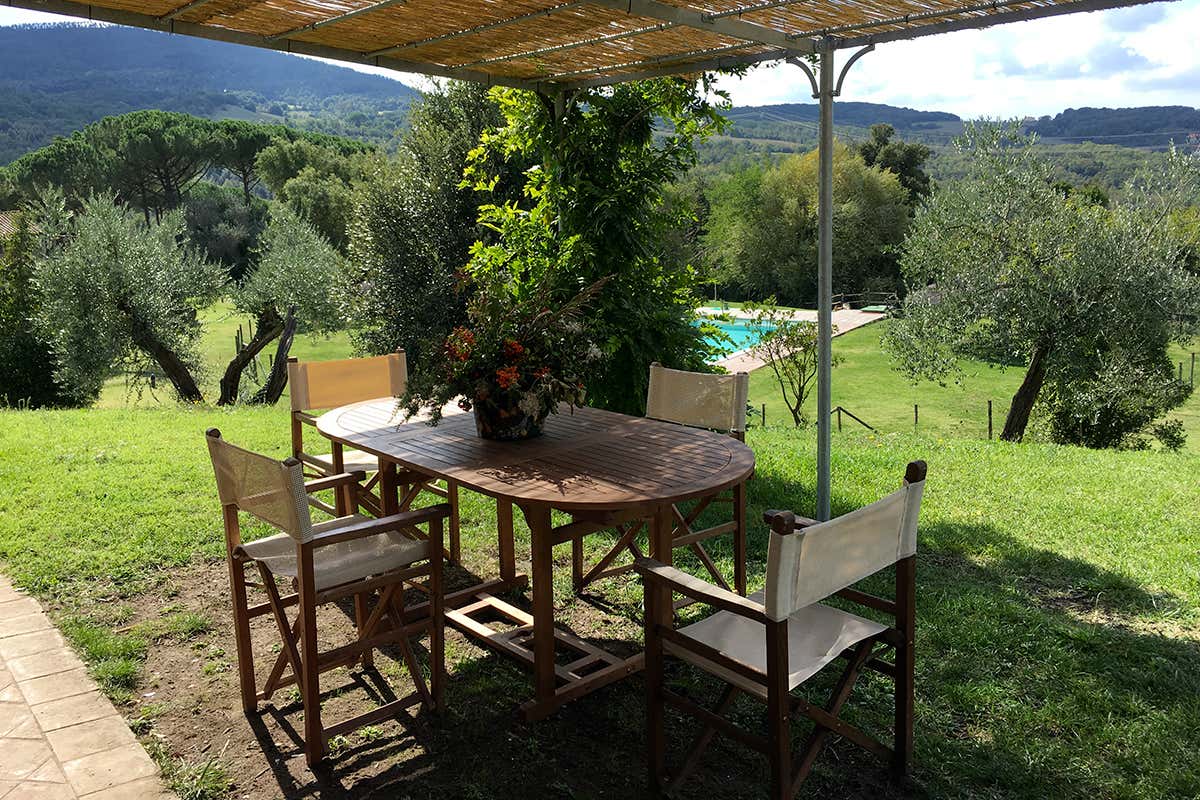 Dormire in un wine relais con piscina circondati dai vigneti in Toscana