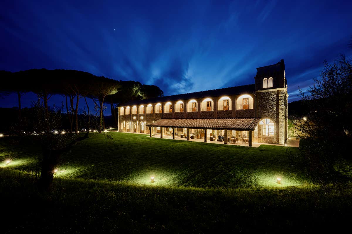 Dormire in un wine relais con piscina circondati dai vigneti in Toscana Dormire in un wine relais con piscina circondati dai vigneti in Toscana