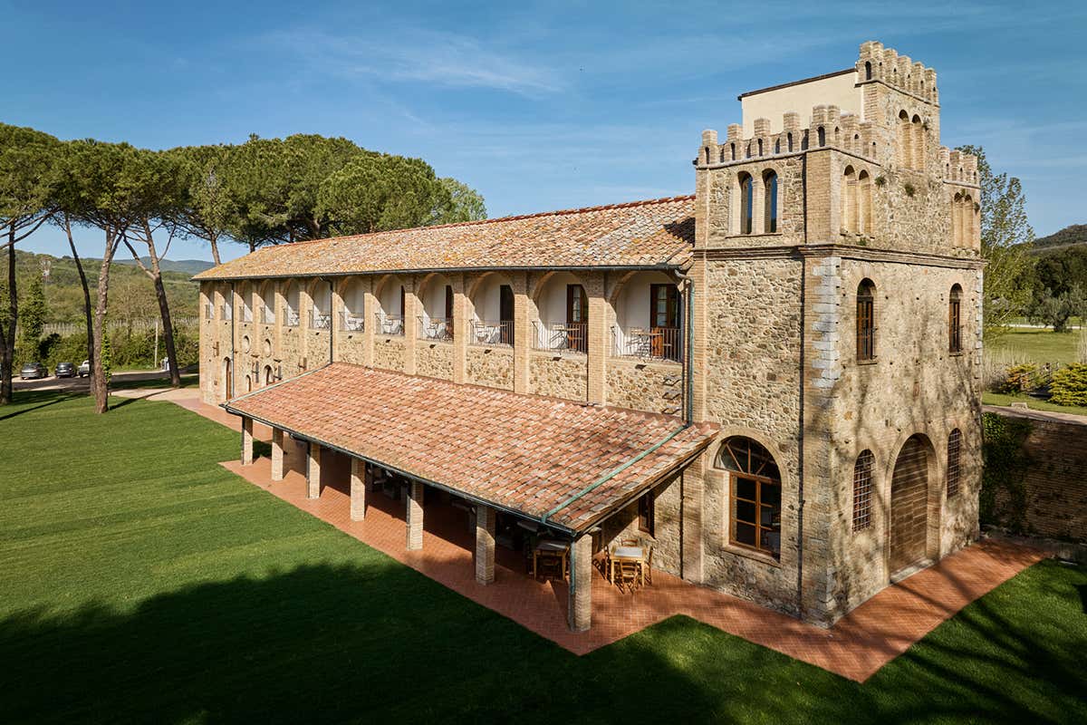 Dormire in un wine relais con piscina circondati dai vigneti in Toscana