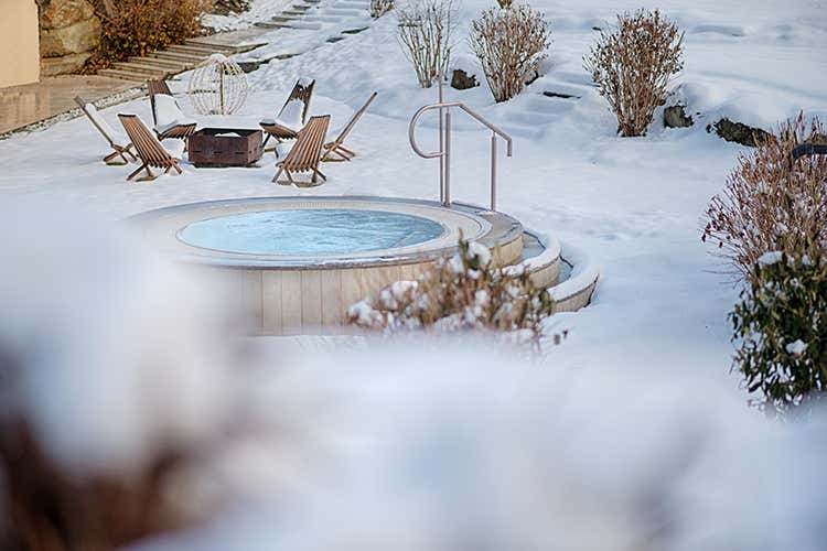 Alpenpalace Luxury Hideaway & Spa Retreat - Inverno in montagna? S&igrave;, ma in piscina