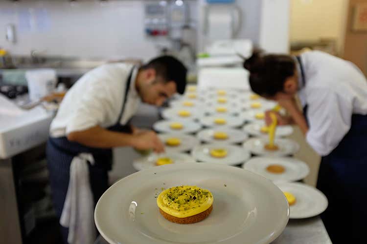 Il Mediterraneo riparte dalla Cucina (Un manifesto per il Mediterraneo La cucina al centro di una nuova era)