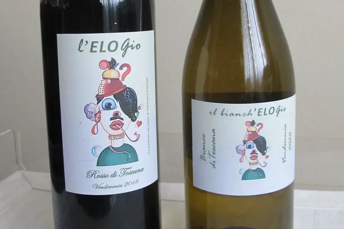 Una bambola giocosa sul rosso toscano &ldquo;L&rsquo;ELOgio&rdquo;