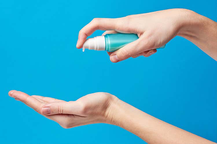 Importante seguire le norme igieniche - Una gestione folle dell'emergenza L'economia ora è in ginocchio