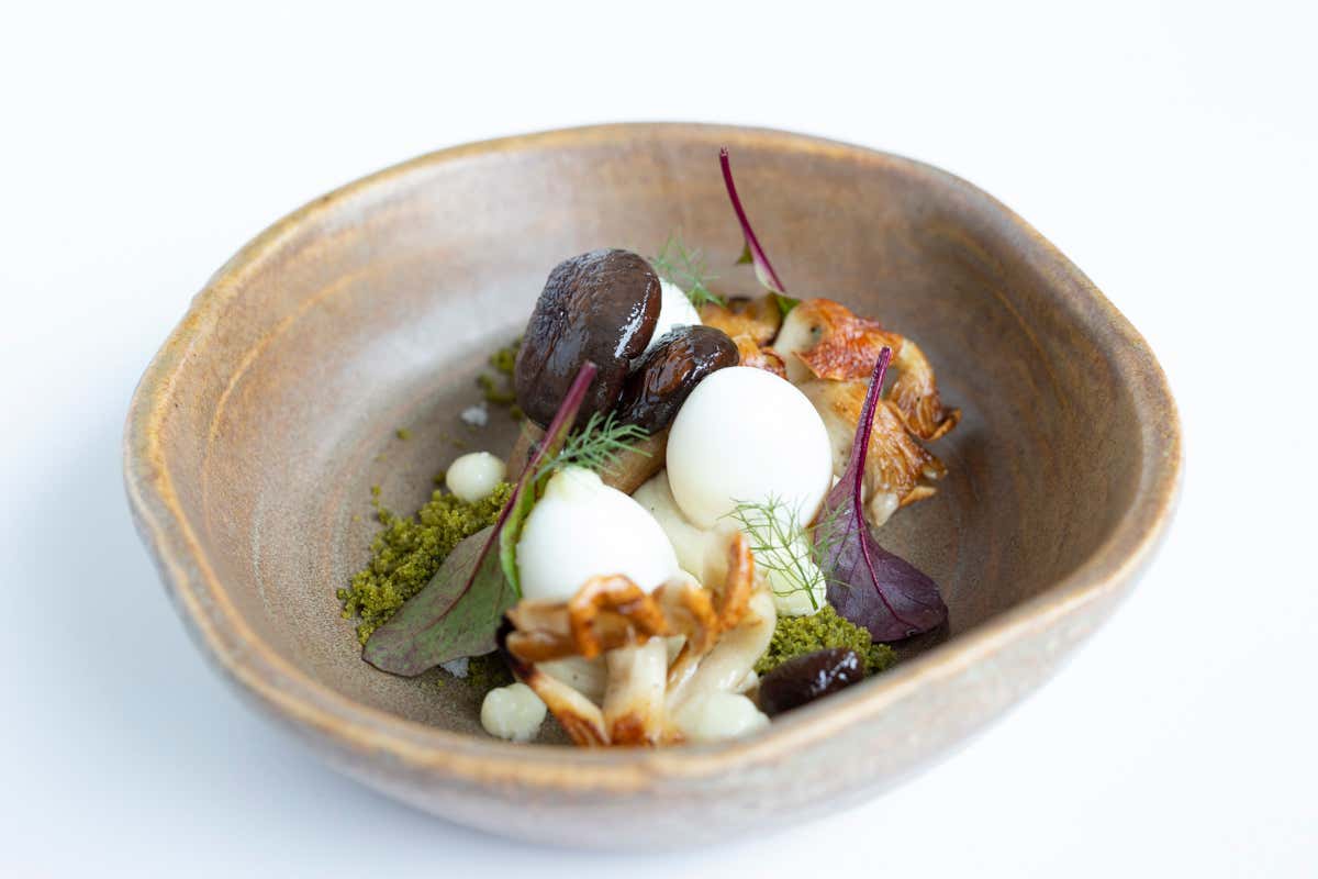 Uova di quaglia barzotte Invito a cena con... stupore, al ristorante gourmet Corbezzoli Uova di quaglia barzotte Invito a cena con... stupore, al ristorante gourmet Corbezzoli