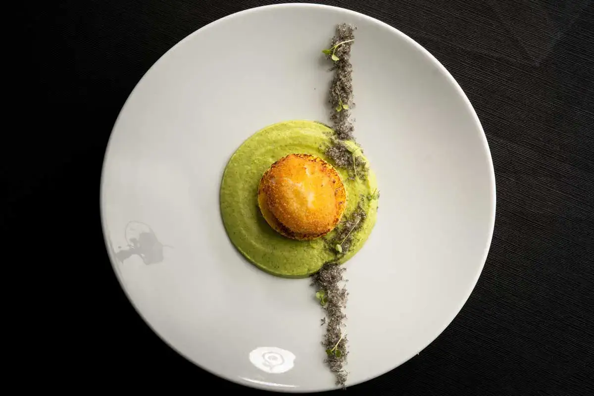 Uovo poch&egrave; fritto con crema di zucchine e Lingotto di Caviale Calvisius Uovo poch&egrave; fritto con crema di zucchine e Lingotto di Caviale Calvisius