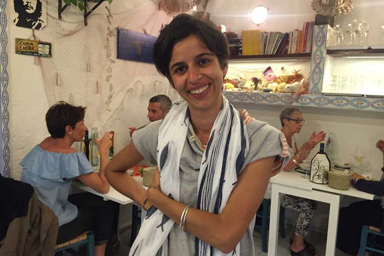 Martina Natale - Ustica, trattoria Carruba tinta di rosa Solo donne in sala e in cucina Martina Natale - Ustica, trattoria Carruba tinta di rosa Solo donne in sala e in cucina