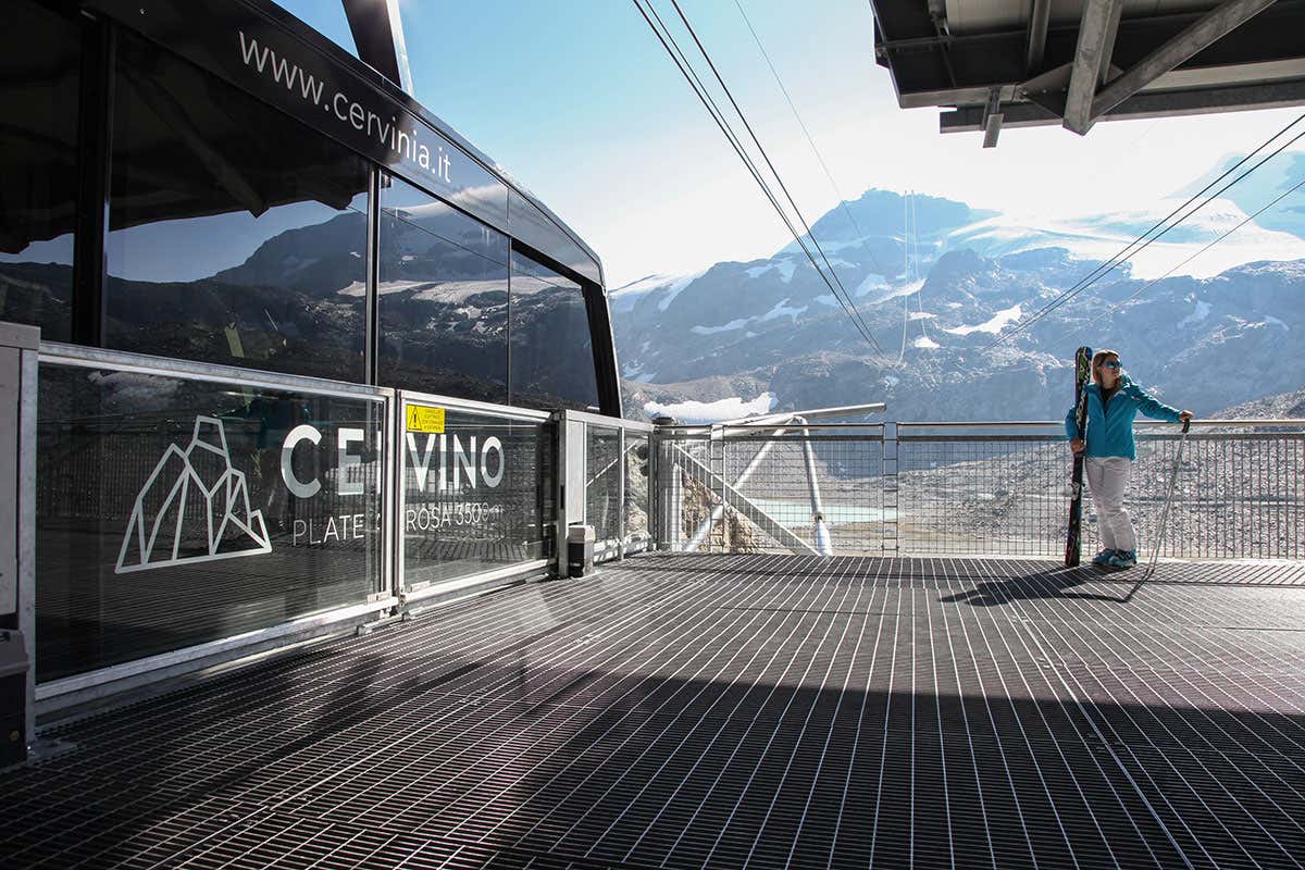 La funivia di Cervinia Sci d'estate? Perché no! Breuil-Cervinia, riaprono gli impianti La funivia di Cervinia Sci d'estate? Perché no! Breuil-Cervinia, riaprono gli impianti