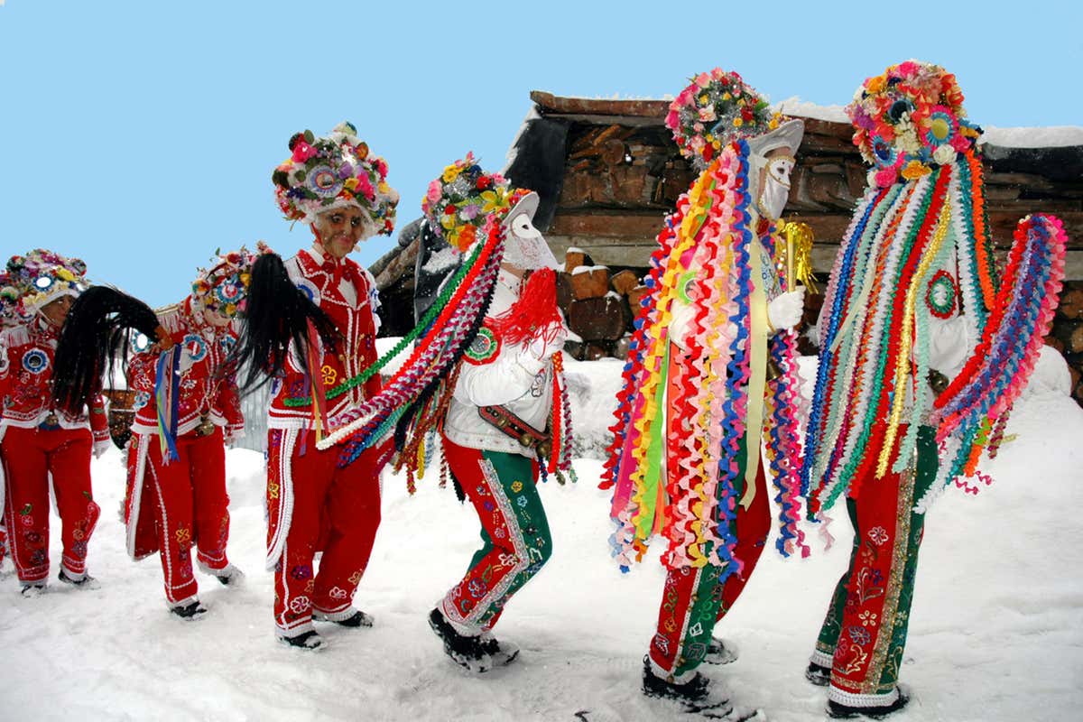 Carnevale in Valle d’Aosta 2026: tutti gli eventi tra borghi alpini e vallate storiche Carnevale in Valle d’Aosta 2026: tutti gli eventi tra borghi alpini e vallate storiche