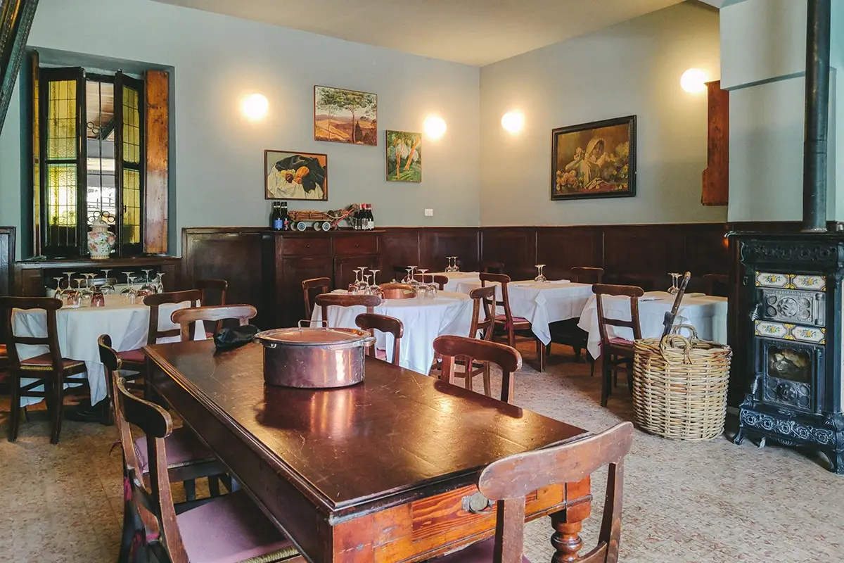 La sala La Valtellina a Milano in un’osteria con giardino segreto