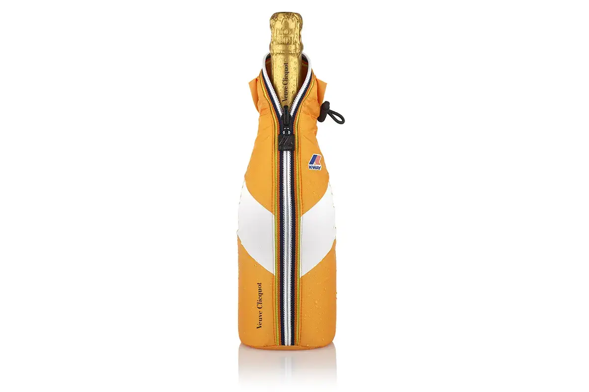 Veuve Clicquot mette il K-Way: &ldquo;Ice Jacket&rdquo;, la custodia-marsupio