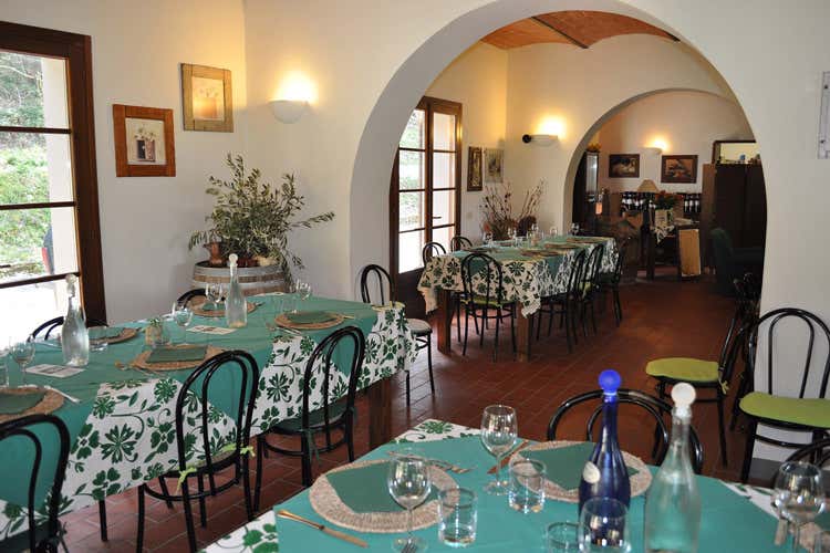 Il ristorante all'interno dell'azienda (Gaslini Alberti, da ottant&rsquo;anni la famiglia del vino in terra pisana)