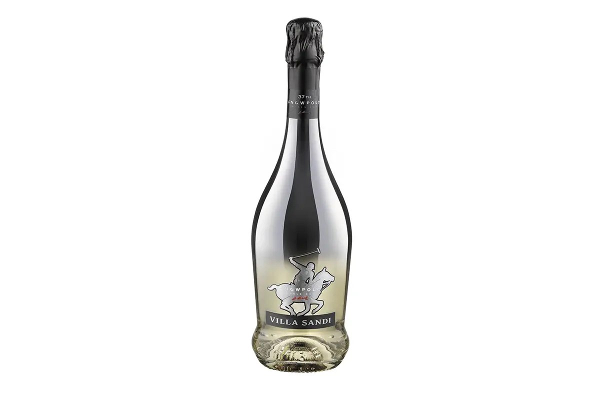 La bottiglia ad hoc, prodotta in serie limitata&nbsp; Prosecco e sport: Villa Sandi alla Coppa del mondo di Snow polo St. Moritz