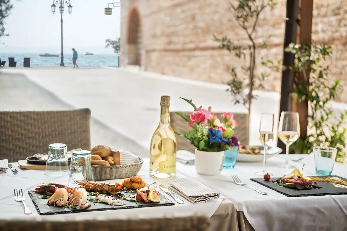Ristorante Vecchia Dogana. Foto: Guido Frigo Villa Cariola, relax e fascino sulle colline del Lago di Garda