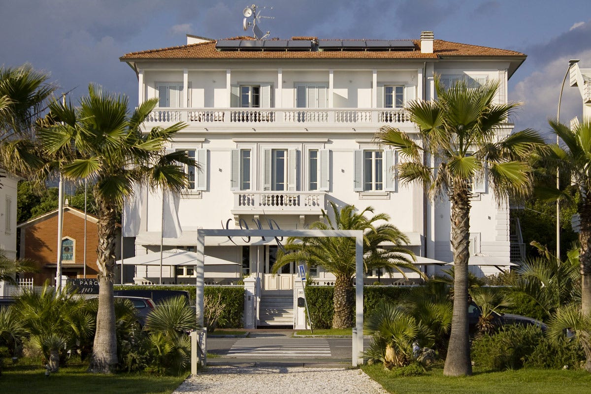 Villa Grey riapre a Forte dei Marmi (Lu) Villa Grey riapre con il nuovo executive chef Giovanni Cerroni