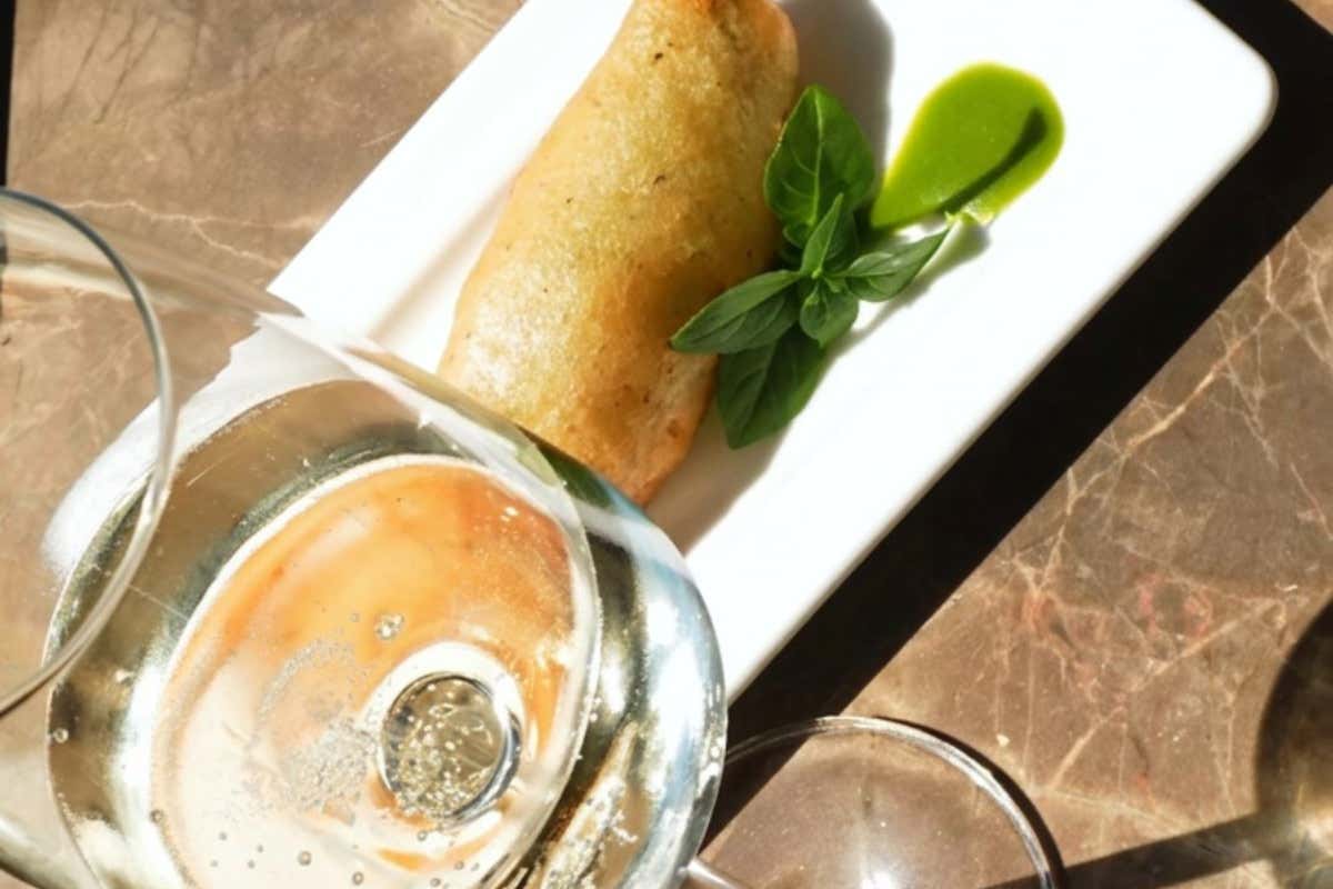 Il ciurillo dello chef Umberto Zimbaldi è composto da un fiore di zucca ripieno con ricotta nostrana e cicoli