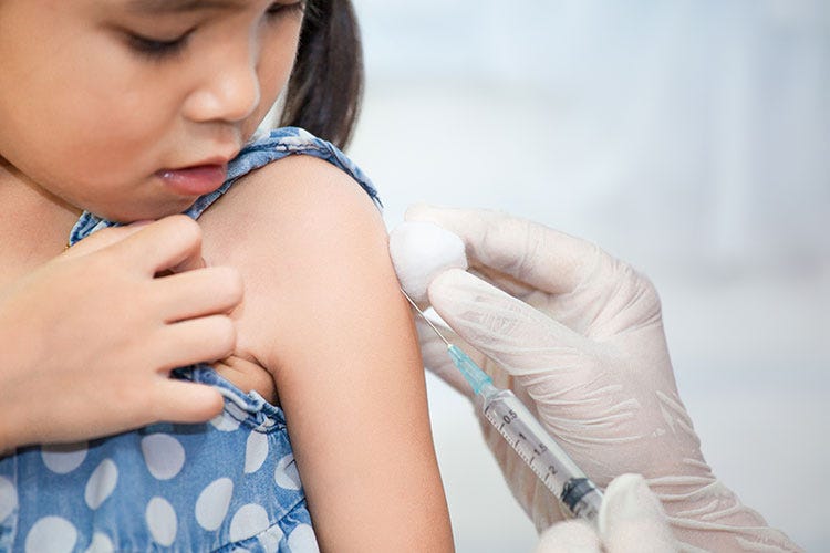 (Vaccini, i bambini immunodepressi rischiano di non andare a scuola)