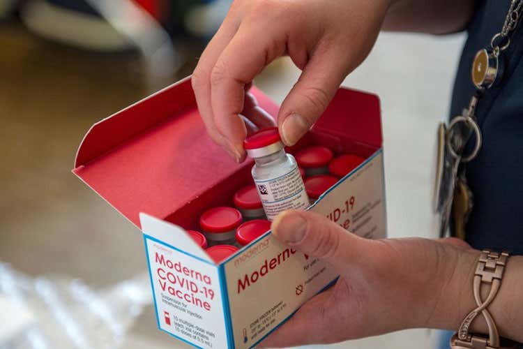 Vaccino Moderna - Vaccini, via libera a Moderna in Ue Roberto Speranza: &laquo;Acceleriamo&raquo;Vaccino Moderna - foto: Agi - Vaccini, via libera a Moderna in Ue Roberto Speranza: &laquo;Acceleriamo&raquo;