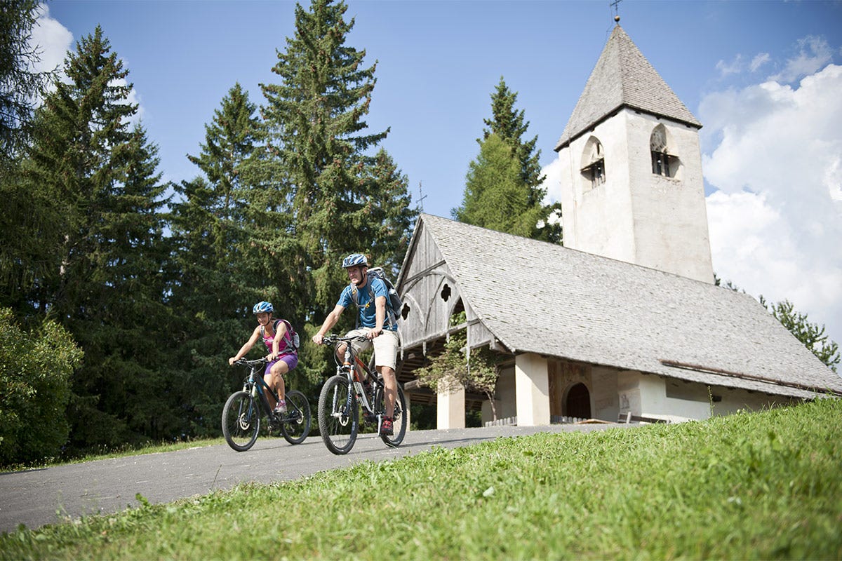 Cicloturismo in Val d'Ega Un'estate in bicicletta Dall’Alto Adige alla Romagna