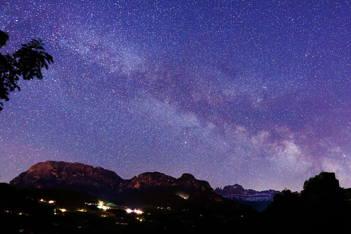 La ricerca di cieli incontaminati e privi di inquinamento luminoso alimenta il trend dell'astroturismo