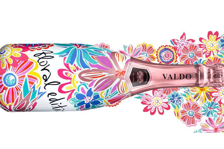 Valdo Rosé, nuova bottiglia special editionFabrizio Sclavi sceglie fiori e colori Valdo Rosé, nuova bottiglia special editionFabrizio Sclavi sceglie fiori e colori
