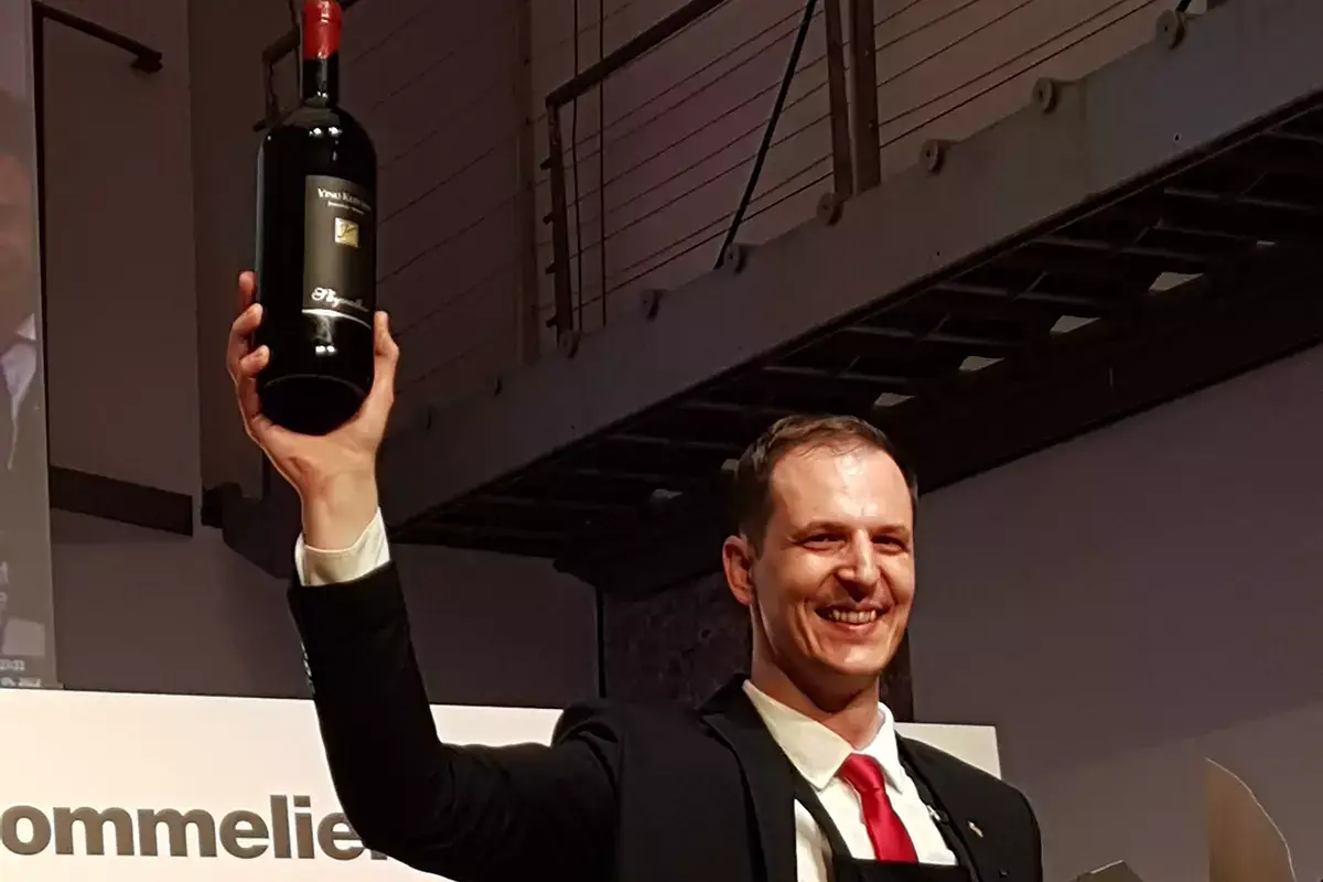 Valentin Bufolin Valentin Bufolin &egrave; il migliore sommelier della Slovenia