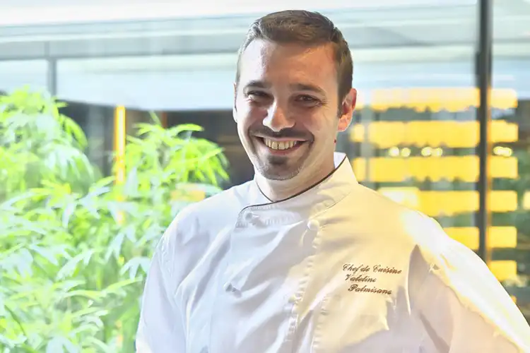 Valentino Palmisano Fonte: Luciano Pignataro Nuova stella per il Villa Athena Arriva lo chef Valentino Palmisano
