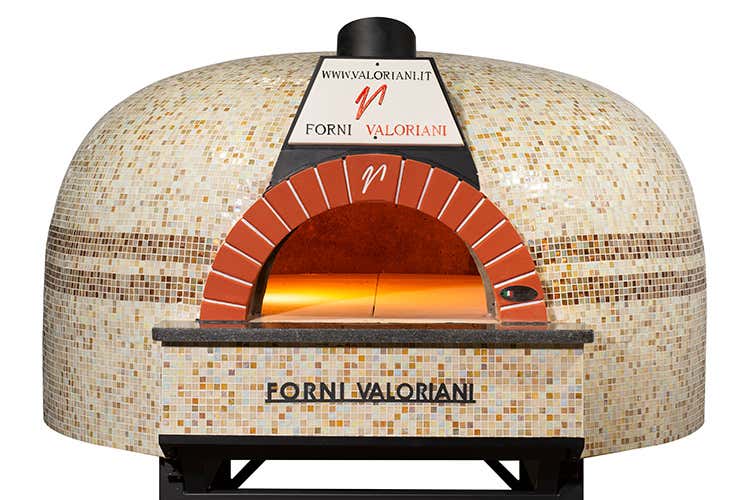 Cottura in forno a legna per una pizza a regola d&rsquo;arte