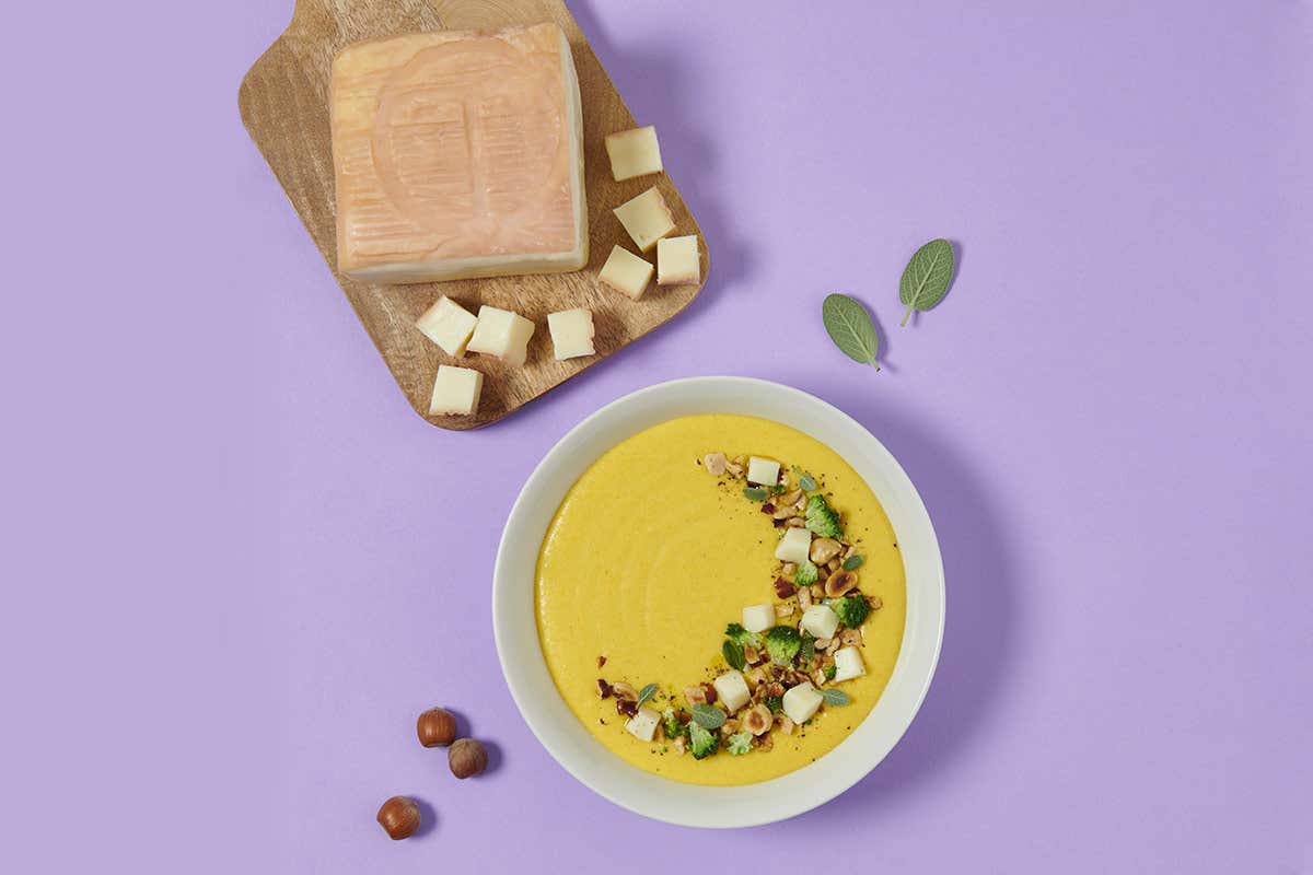 Vellutata di cavolfiore, curcuma e Taleggio DOP