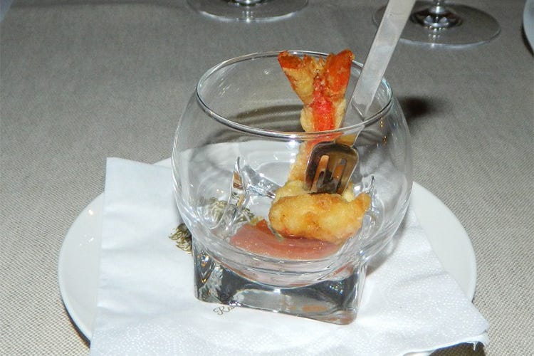 Gambero rosso in tempura su crema di carote al miele