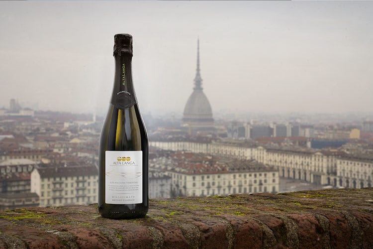 Le Alte Bollicine del Piemonte dedicano a Torino gli scatti della campagna di comunicazione invernale - Vendemmia 2020 Alta Langa Docg 2 milioni e mezzo di bottiglie