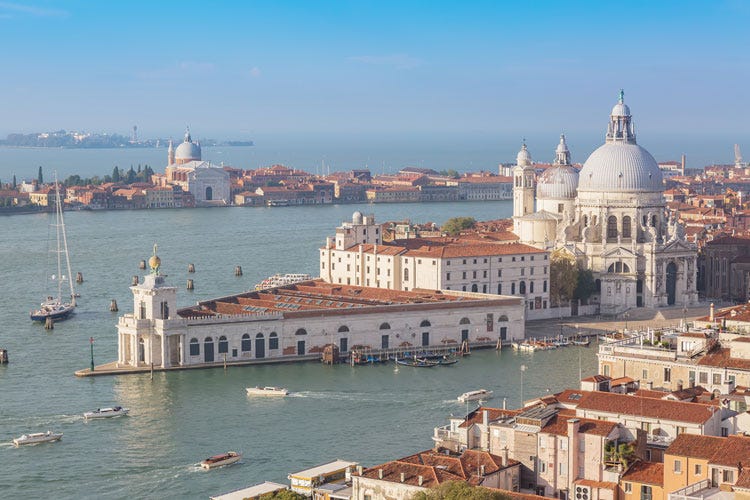 Venezia, nuove regole per navigare 
Canal Grande chiuso a kayak e pedalò