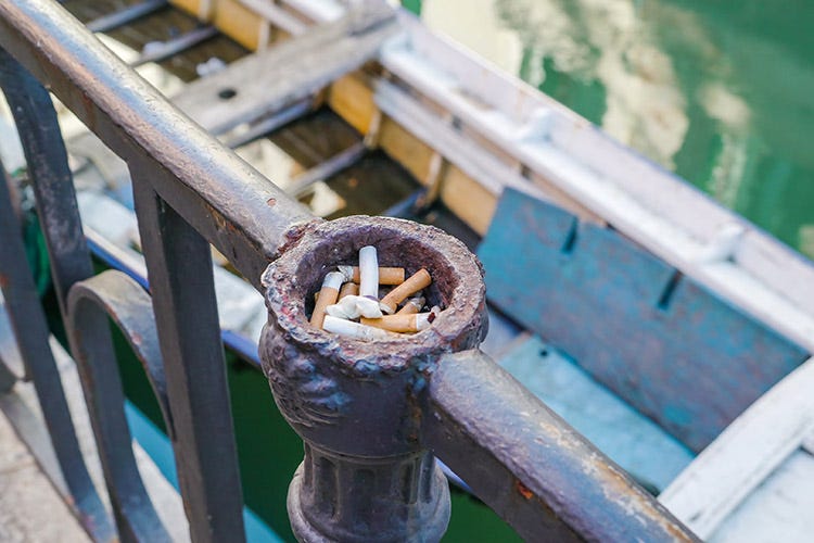 Stop alle sigarette in laguna? (Venezia, stop anche al fumo? Brugnaro si ispira a Tokyo)