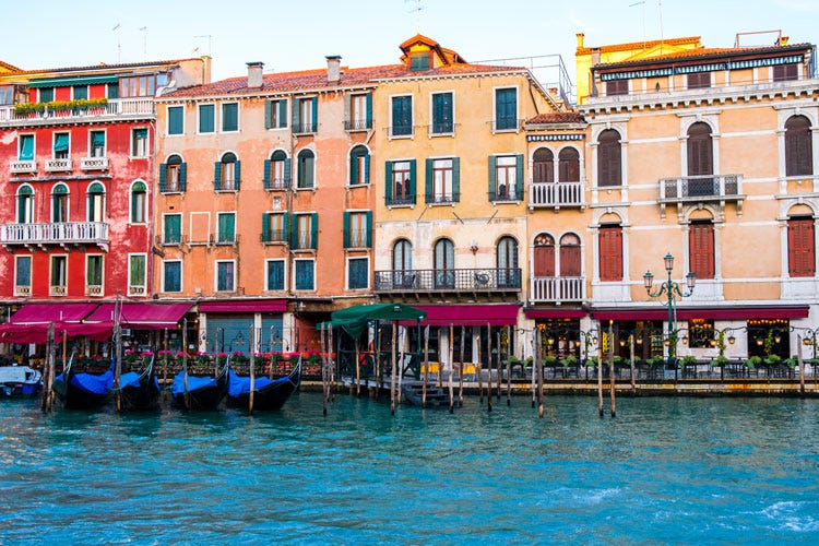 Venezia, stop a bar e ristoranti nuovi 
Più decoro in centro per la Serenissima