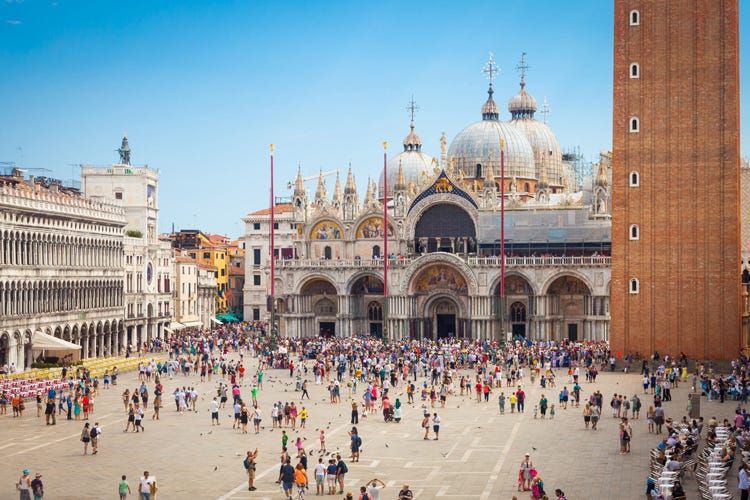 Stop a chioschi, pizze d'asporto e kebab  Venezia tutela il decoro del centro storico