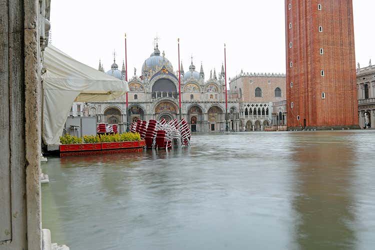 Venezia rischia il fallimento - Senza salvagenti dallo Stato Venezia è condannata ad annegare Venezia rischia il fallimento - Senza salvagenti dallo Stato Venezia è condannata ad annegare