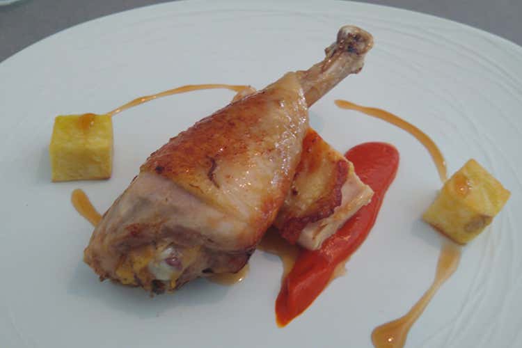 Pollo arrosto con salsa di papaccelle e club sandwich - Veritas, 10 anni in un menu che esalta la cucina campana