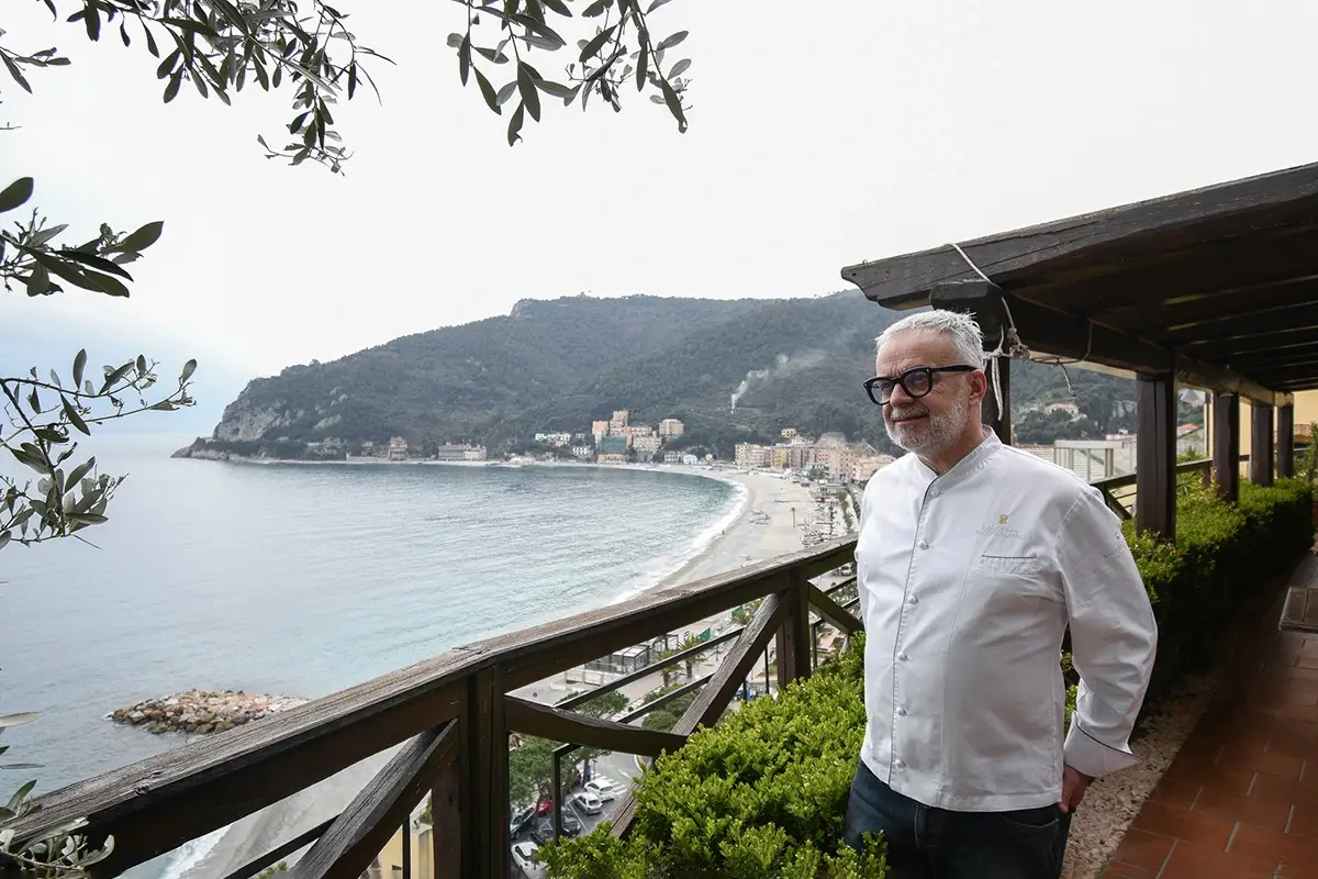 Giuseppe Ricchebuono, Il Vescovado. Foto: Benedetta Bassanelli  Cena cullati dalle onde? Ecco sei tavole incredibili