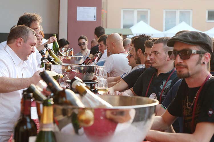 Vespaiolona 2018 (Vespaiolona 2019 12 cantine alla 12ª edizione) Vespaiolona 2018 (Vespaiolona 2019 12 cantine alla 12ª edizione)